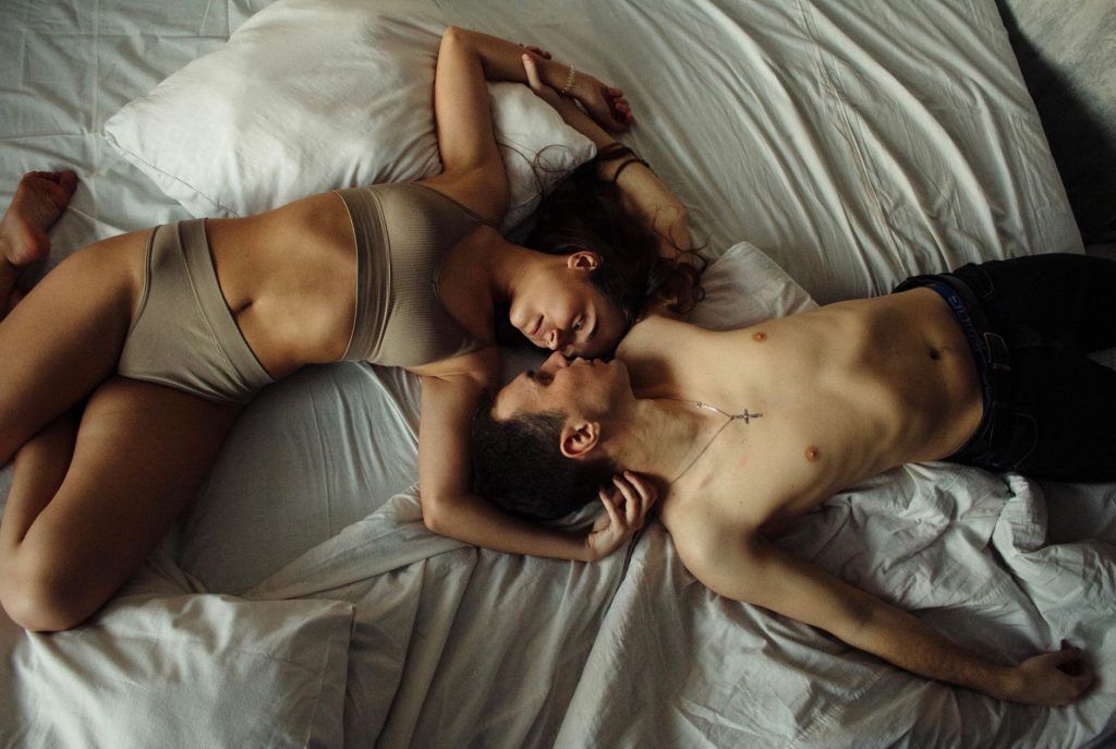 Pareja abrazada