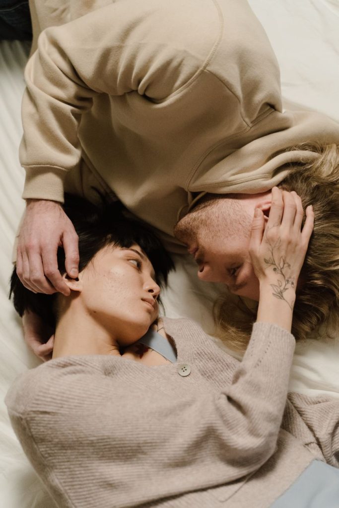 Pareja abrazada