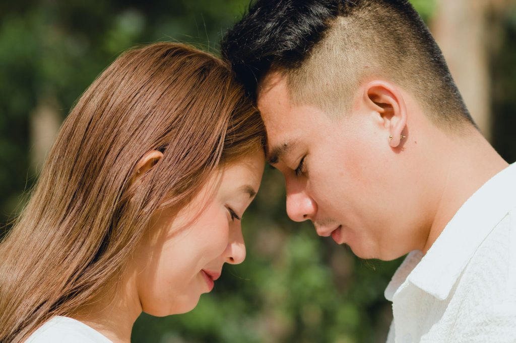 Pareja abrazada