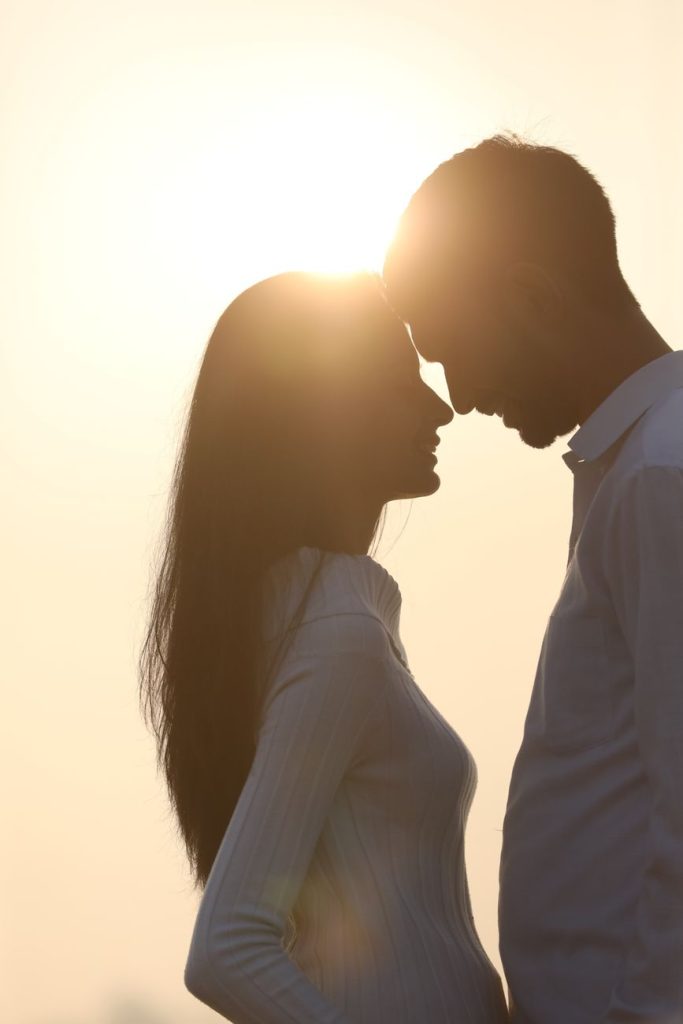 Pareja abrazada