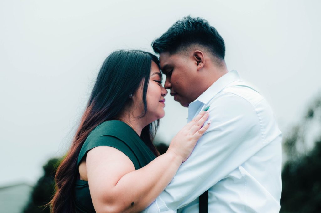 Pareja abrazada