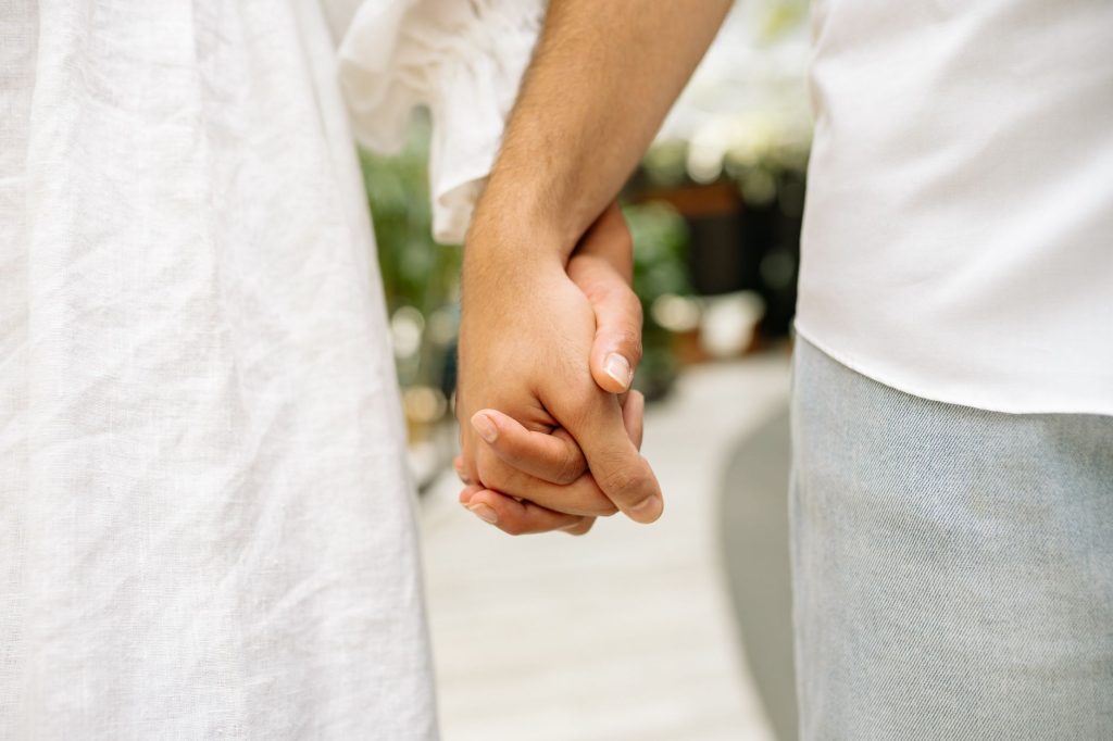 Pareja abrazada